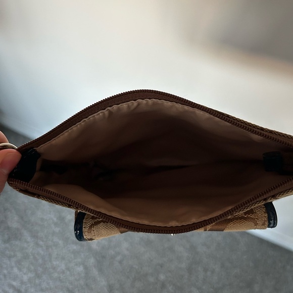 💚💚Extended Closet Clearout💚💚 Coach Tan and Navy Crossbody Bag - Picture 4 of 5